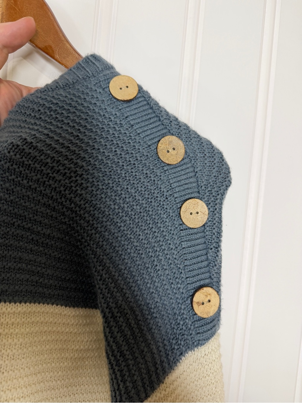 Rue21 Women XL Color Block Cropped Knit Sweater Blue Gray Cream Button Shoulder - Picture 5 of 12